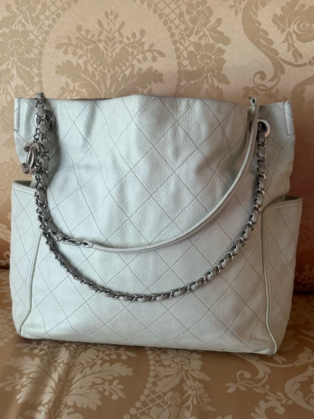 CHANEL White Quilted Leather Chain Shoulder Tote